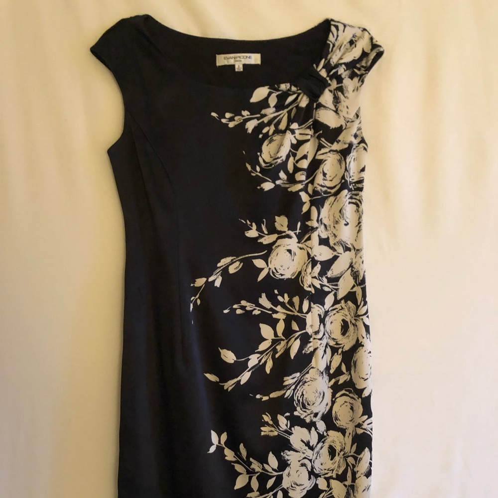 Evan Picone Over the Knee Dress - Size 6 - B & W